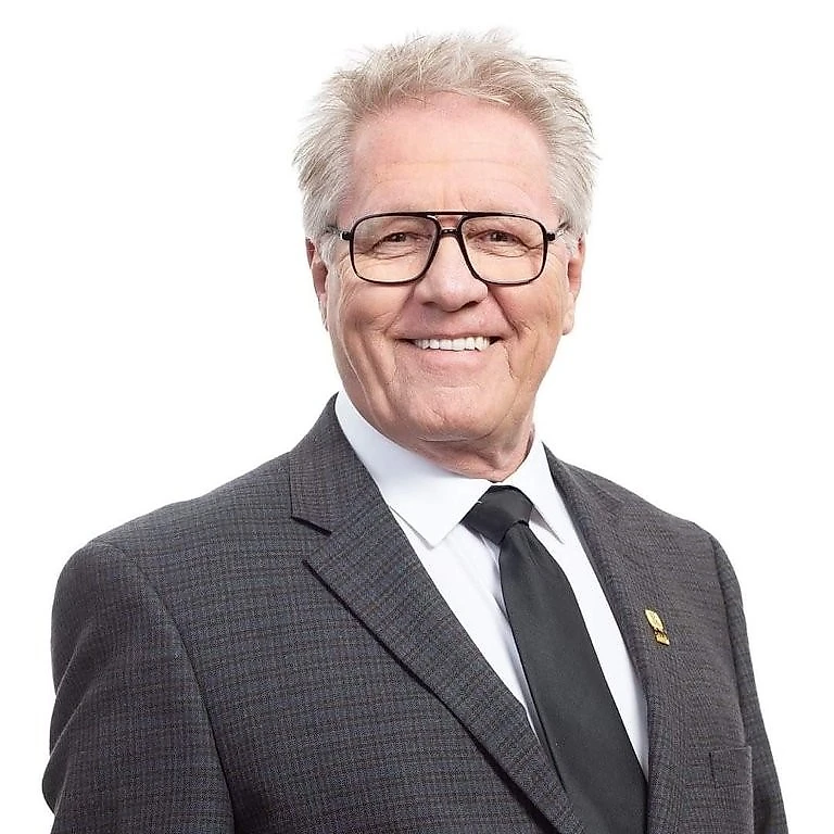 Ron Lindsay, Associate / REALTOR® | MaxWell Canyon Creek | Calgary Real ...